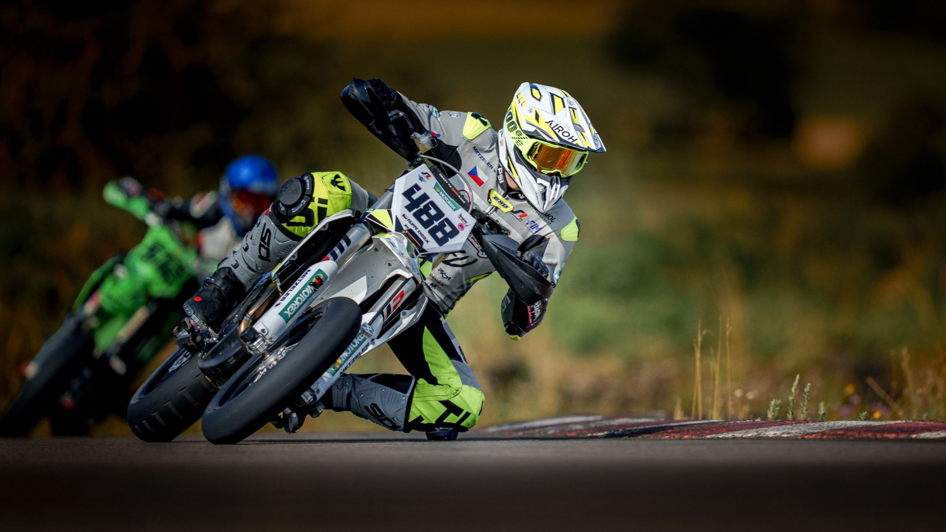 Bild zum Bericht „Supermoto Fuglau 2026: Volle Punkte für Buschberger und Steiner“ – GRIPcapture