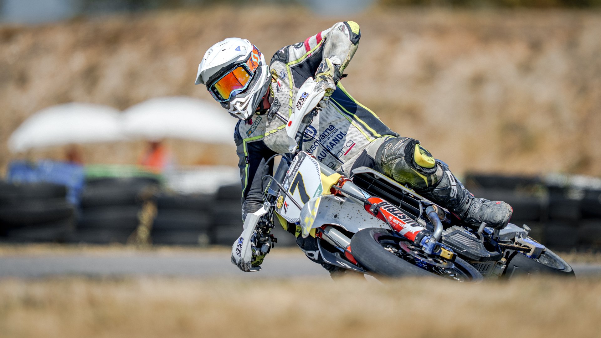 Bild zum Bericht „Hitze, Tempo und gelebte Leidenschaft: Supermoto in Bad Fischau“ – GRIPcapture